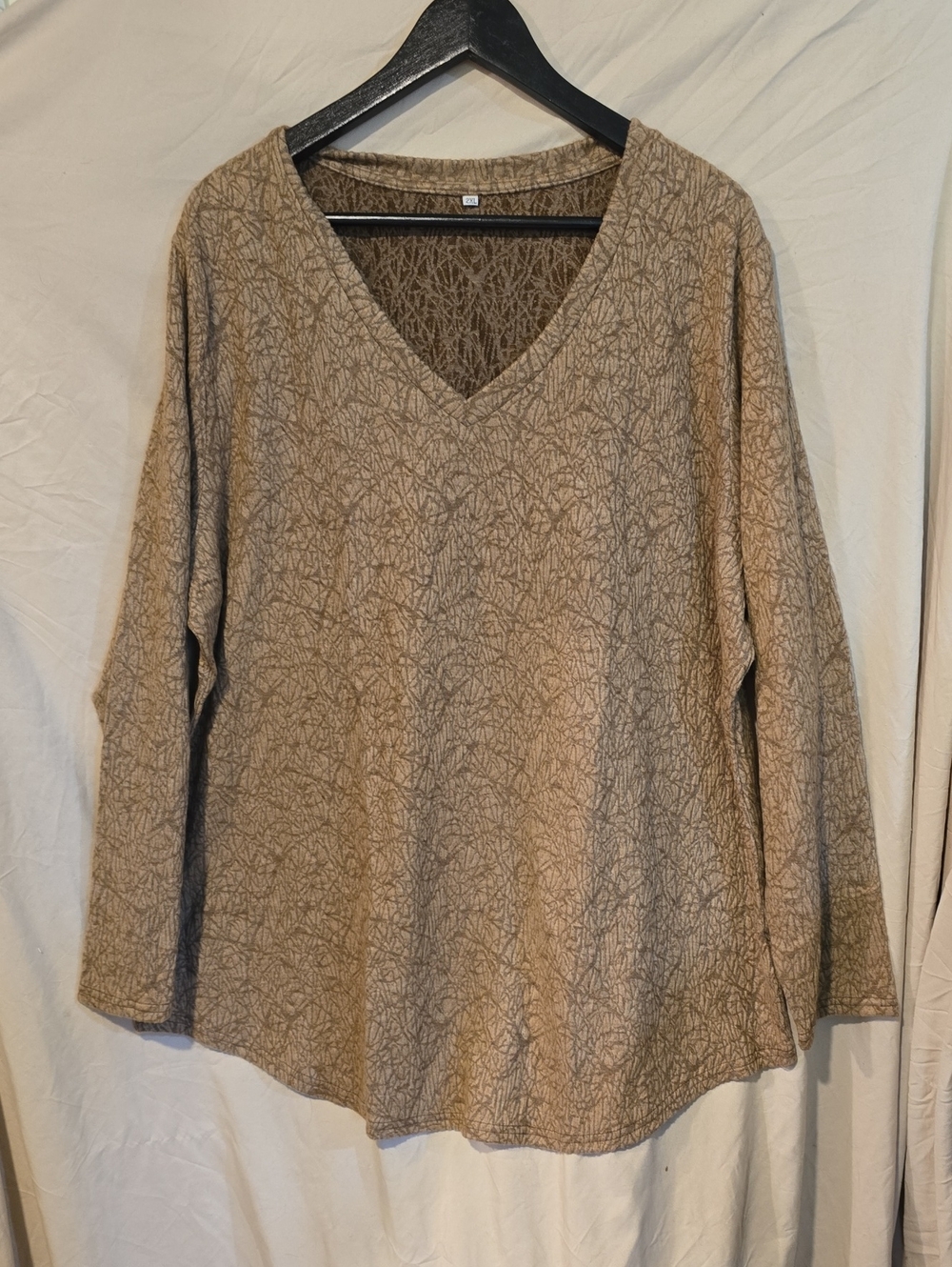 Women's V-Neck Long Sleeve Tee - Taupe Print
